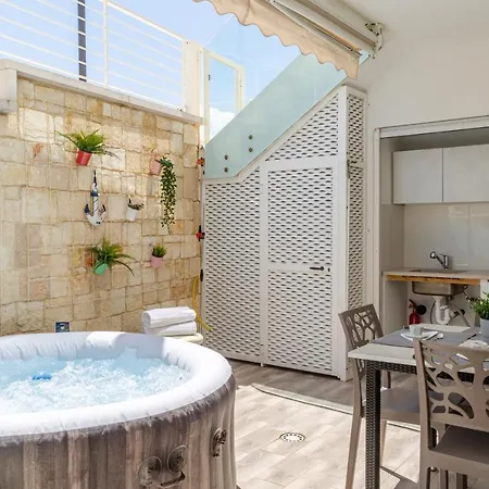 Apulialux Little Jem W Jacuzzi / 180 Steps From Sea Vakantiehuis Polignano a Mare